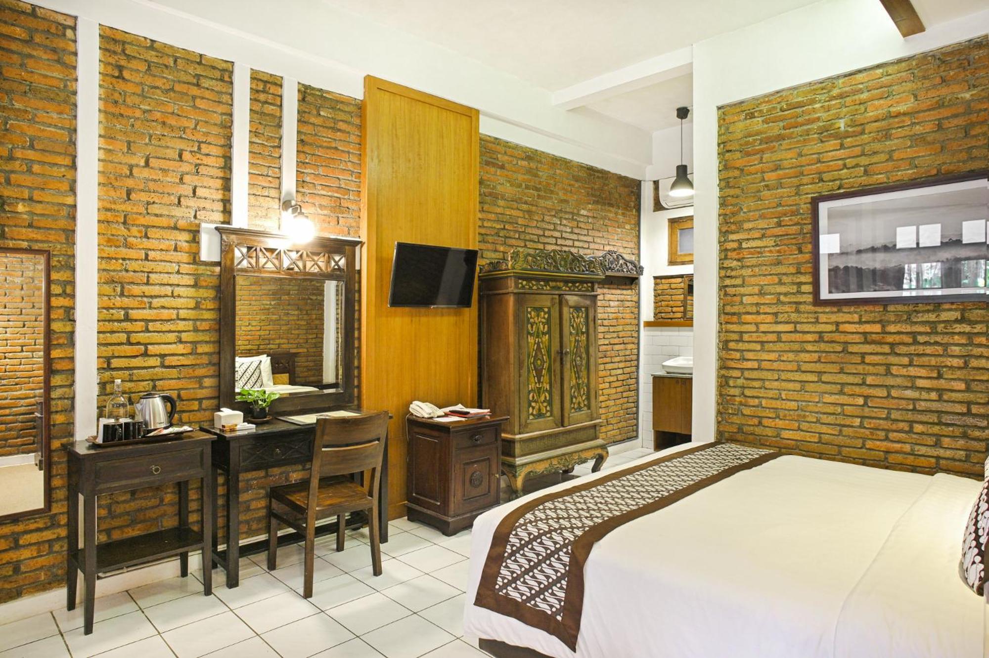 Paku Mas Hotel Maguwo Exterior photo