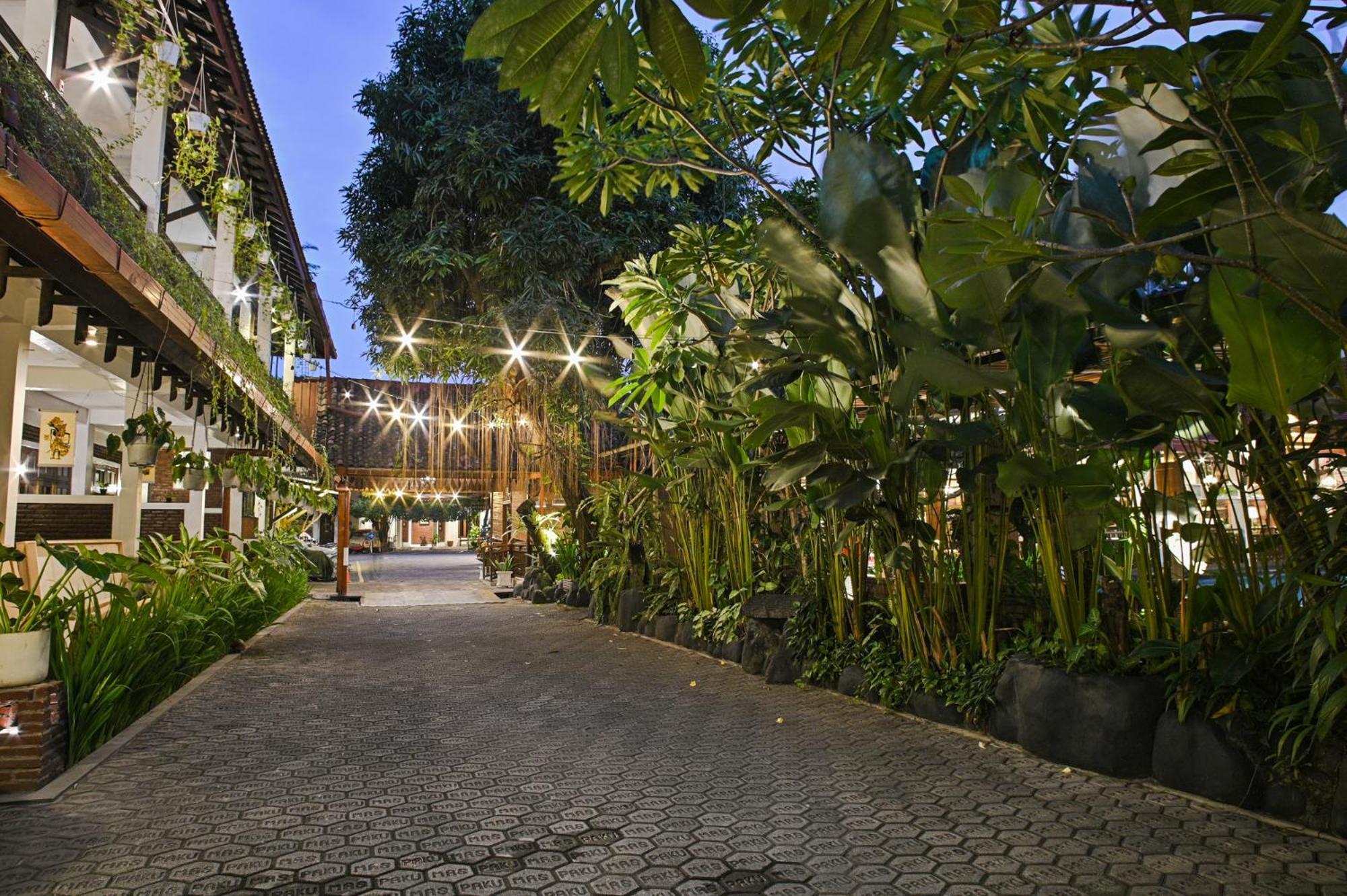 Paku Mas Hotel Maguwo Exterior photo