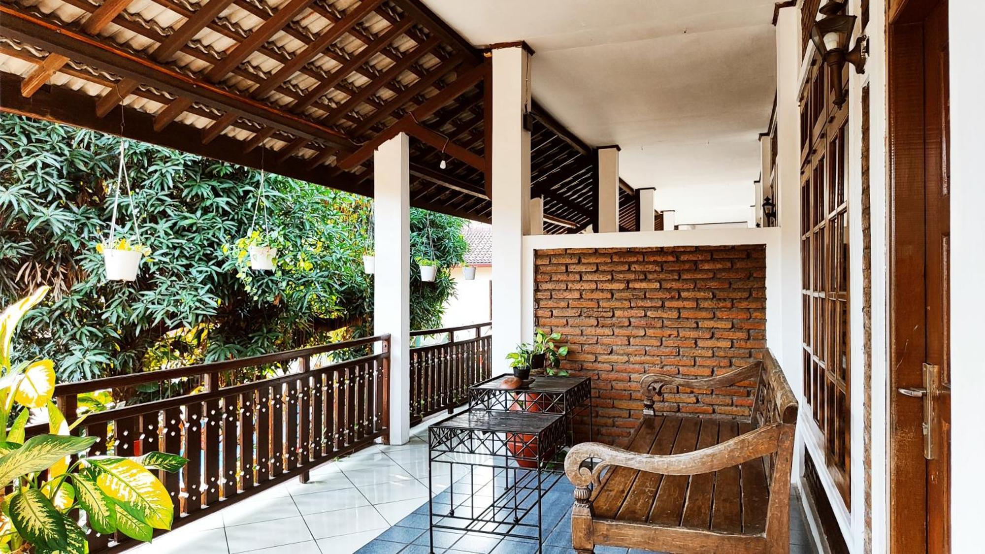 Paku Mas Hotel Maguwo Exterior photo