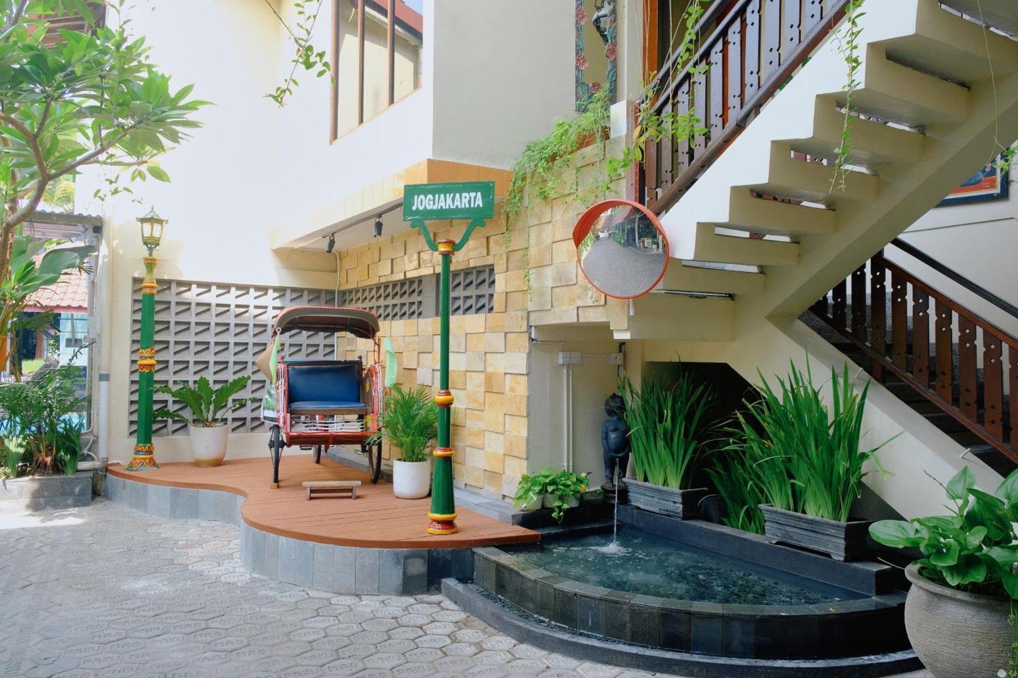 Paku Mas Hotel Maguwo Exterior photo