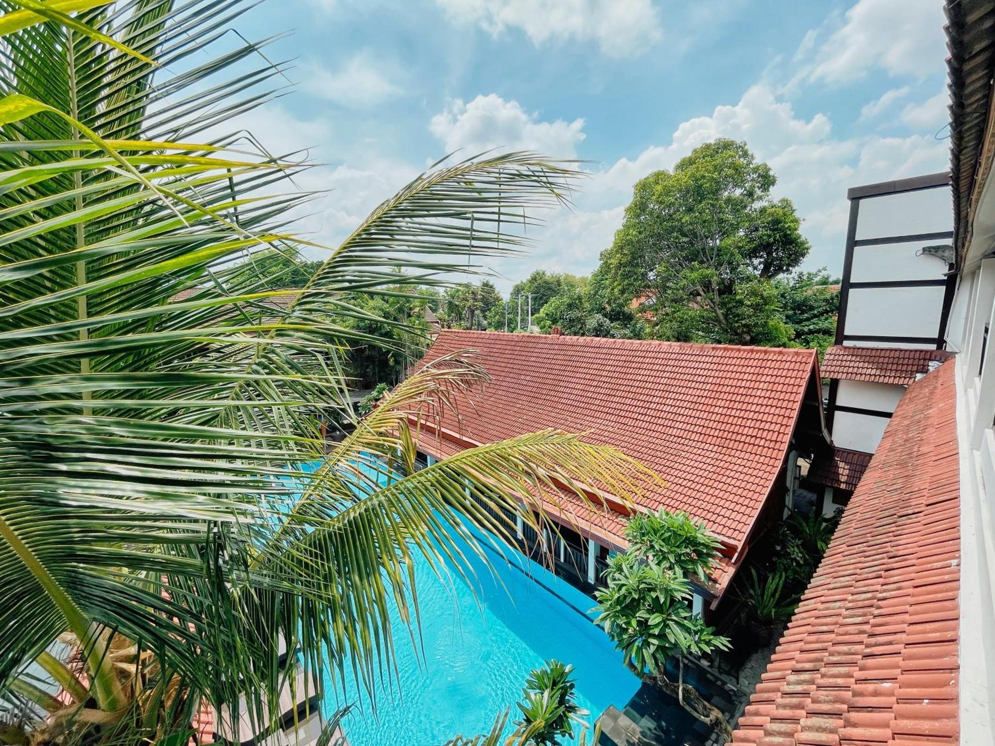 Paku Mas Hotel Maguwo Exterior photo